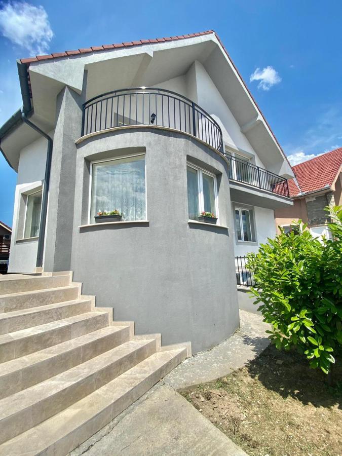 Anca'S Home Орадя Экстерьер фото